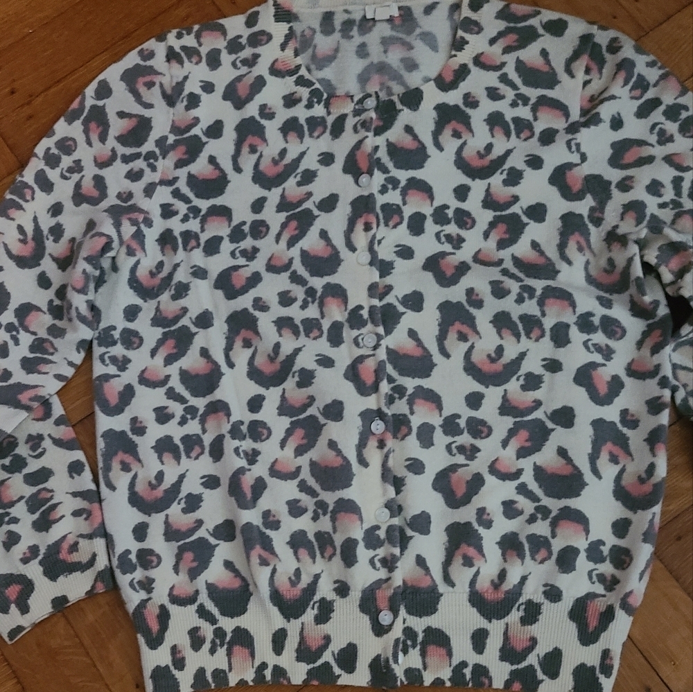 J Crew Animal Print Button Down Sweater Cardigan size large. Hp 11x🔥🔥 - Picture 2 of 4